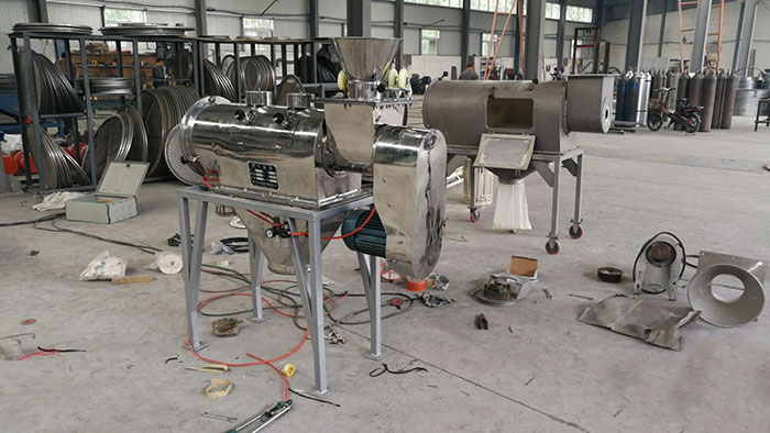 氣旋篩分機的特點：全不銹鋼材質選擇，使用壽命更加長久，防腐蝕，防酸堿性強。