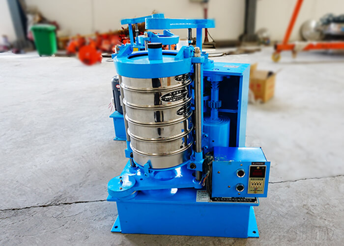 拍擊篩具有水平圓周運動和垂直敲擊運動，下料快、不易堵塞